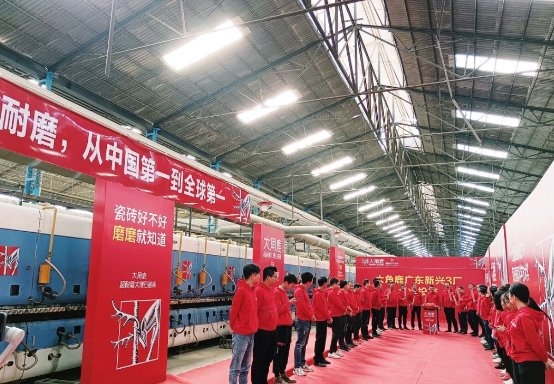 九游娱乐平台：大角鹿瓷砖火爆全国各大家博会斩获销量人气双冠王！(图6)