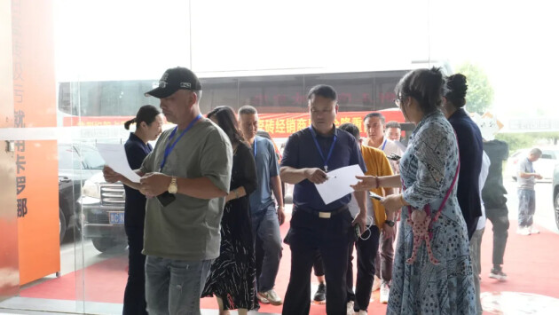 九游娱乐网站：卡罗娜品牌战略升级暨超防污质感瓷砖全国经销商品鉴会隆重召开(图9)
