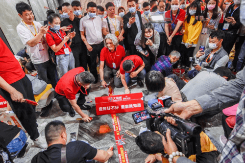 九游娱乐：大角鹿开平5厂点火投产！总产能再创新高解决产品供不应求(图3)