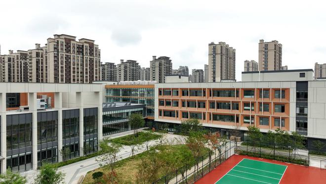 九游娱乐：新增学位2160个！青岛西海岸新区第二实验小学凤凰山路校区顺利完工(图5)