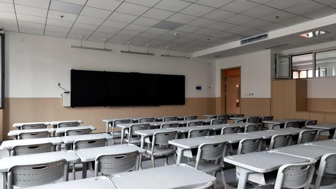 九游娱乐：新增学位2160个！青岛西海岸新区第二实验小学凤凰山路校区顺利完工(图4)