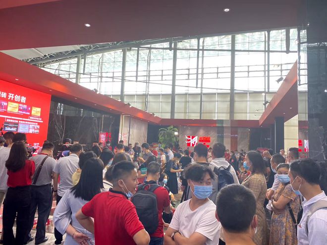 九游娱乐平台：大角鹿瓷砖发力超耐磨大理石岩板领域强势亮相中国建博会(图4)