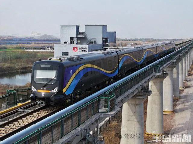 九游娱乐平台：减重11%！全球首列商用碳纤维地铁列车在青问世(图1)