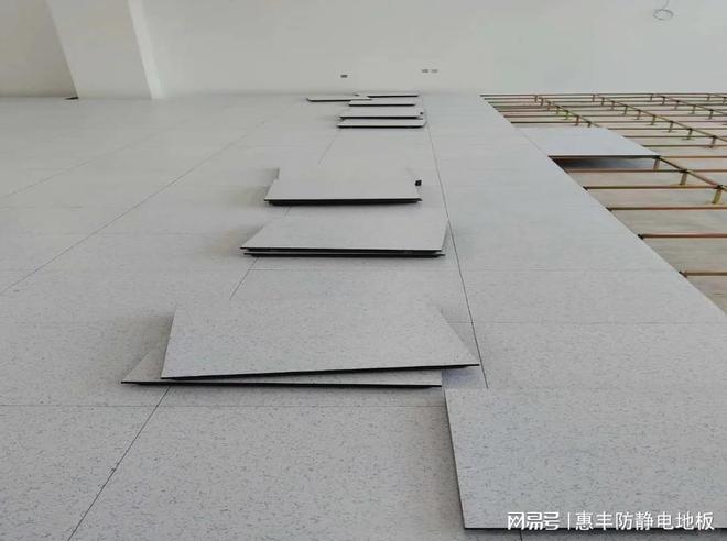 九游娱乐：防静电瓷砖地板和陶瓷防静电地板区别有哪些？(图2)