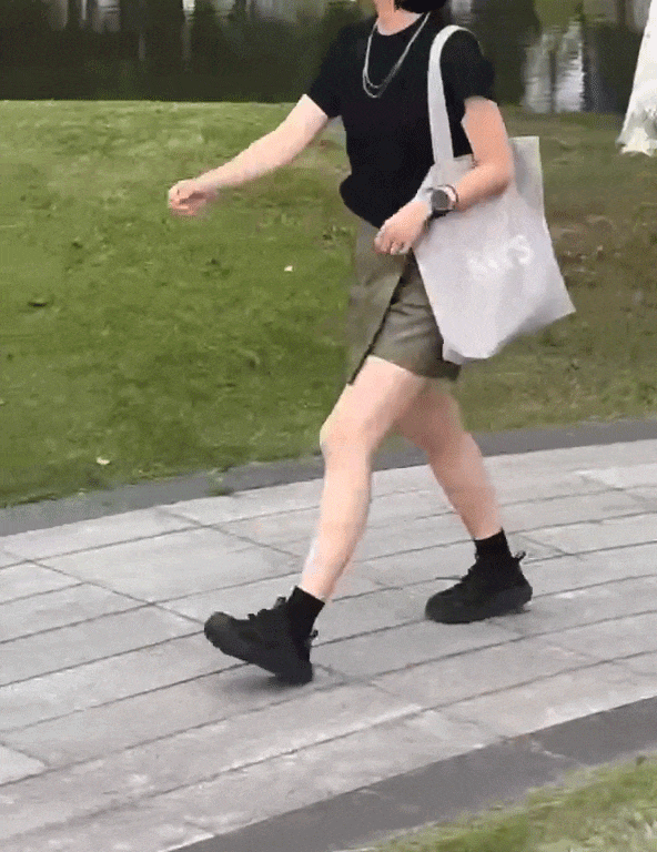 九游娱乐网站：被小众、潮流认可的HOKAONEONE鞋事实上曾被诟病“时尚度不佳”(图5)
