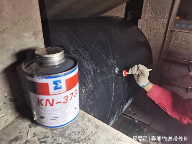 九游娱乐：冷硫化胶KN373的使用范围-输送带修补、滚筒包胶专用胶(图1)