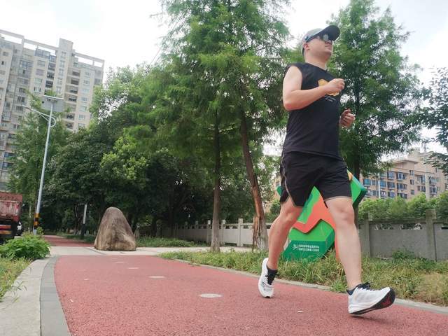 九游娱乐：配置拉满的”空调跑鞋“威量炽速15！不容错过(图21)