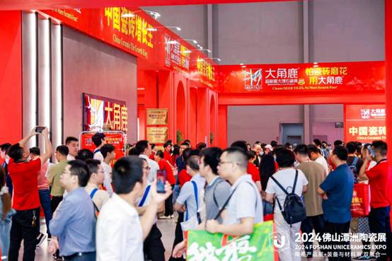 九游娱乐网站：大角鹿超耐磨火爆佛山再夺潭洲陶瓷展“人气王”(图6)