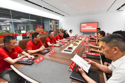 九游娱乐网站：大角鹿与万洋集团战略合作超耐磨瓷砖助推项目提升品质！(图3)