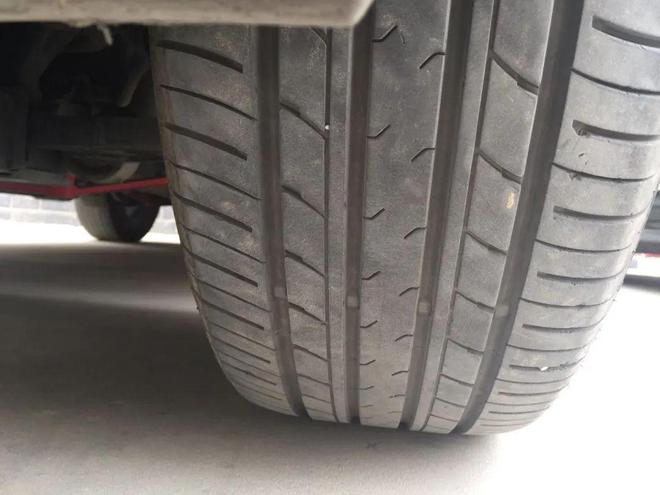 九游娱乐：夏季多发！轮胎秒变“炸弹”全因做错了这点(图7)