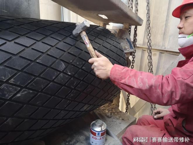 九游娱乐：彼科森菱形橡胶板包胶滚筒菱形耐磨橡胶板介绍(图2)