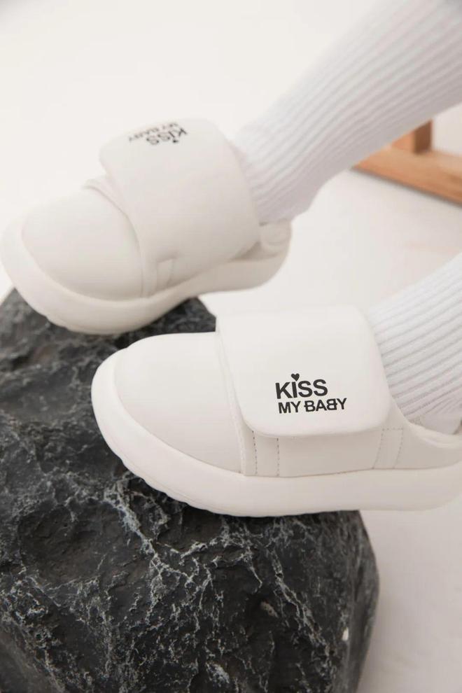 九游娱乐网站：几十元拿下加拿大专柜童鞋明星家宝宝都在穿还是模特大赛御用童鞋(图14)