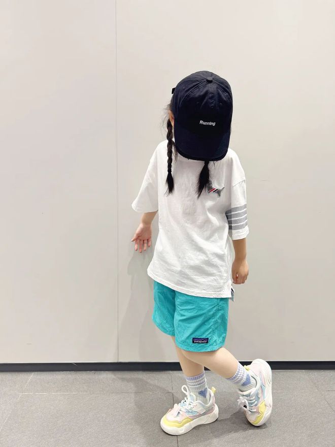 九游娱乐网站：几十元拿下加拿大专柜童鞋明星家宝宝都在穿还是模特大赛御用童鞋(图28)