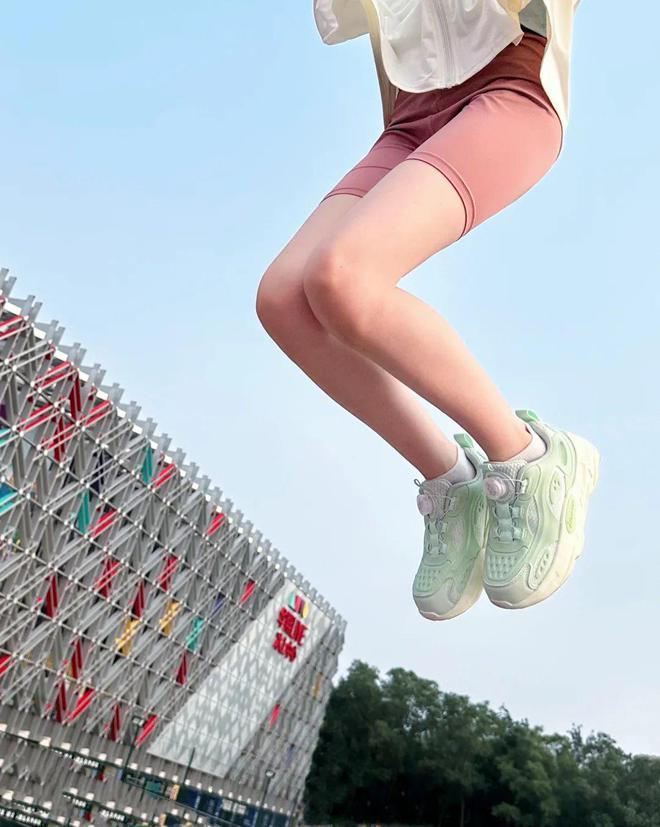 九游娱乐网站：几十元拿下加拿大专柜童鞋明星家宝宝都在穿还是模特大赛御用童鞋(图32)