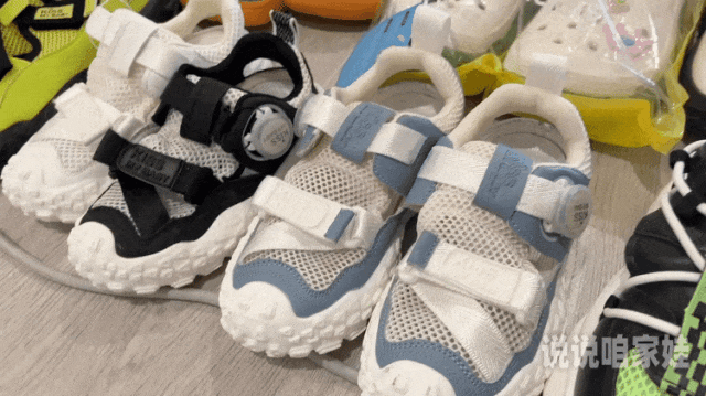 九游娱乐网站：几十元拿下加拿大专柜童鞋明星家宝宝都在穿还是模特大赛御用童鞋(图2)