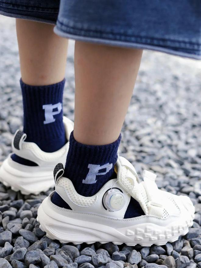 九游娱乐网站：几十元拿下加拿大专柜童鞋明星家宝宝都在穿还是模特大赛御用童鞋(图9)