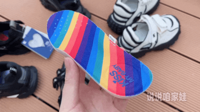 九游娱乐网站：几十元拿下加拿大专柜童鞋明星家宝宝都在穿还是模特大赛御用童鞋(图10)