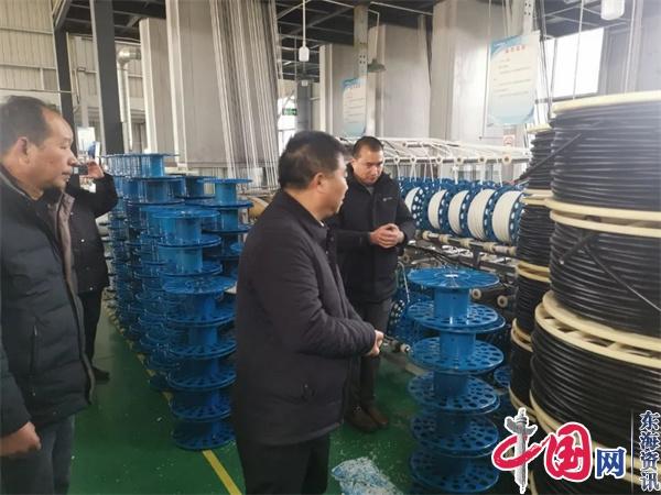九游娱乐平台：工作动态访企业听“新”声强信心——兴化市大邹镇开展新春企业大走访调研活动(图3)
