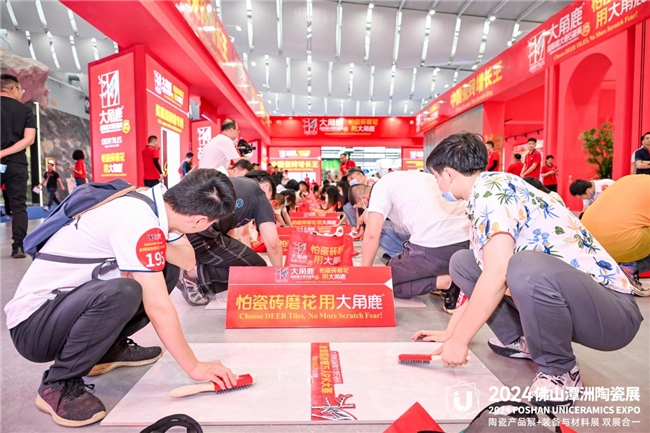 九游娱乐平台：人气王！中国瓷砖增长王大角鹿火爆佛山陶博会(图2)