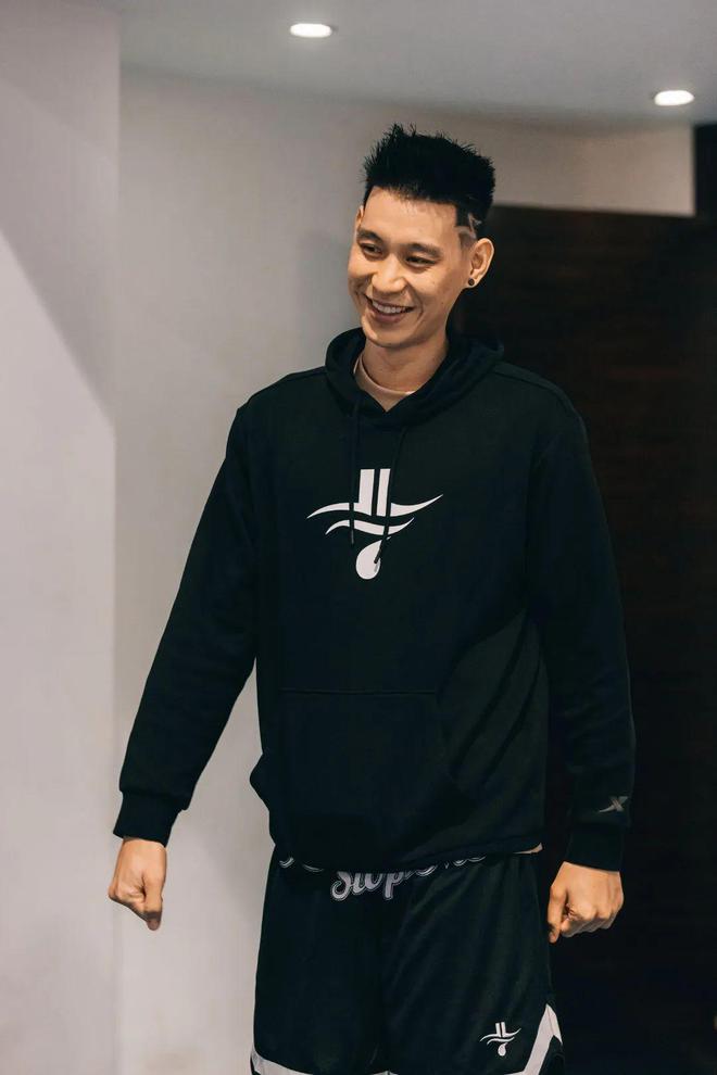 九游娱乐网站：特步放大招了！最顶配配置！又一双让人期待的战靴来袭(图2)