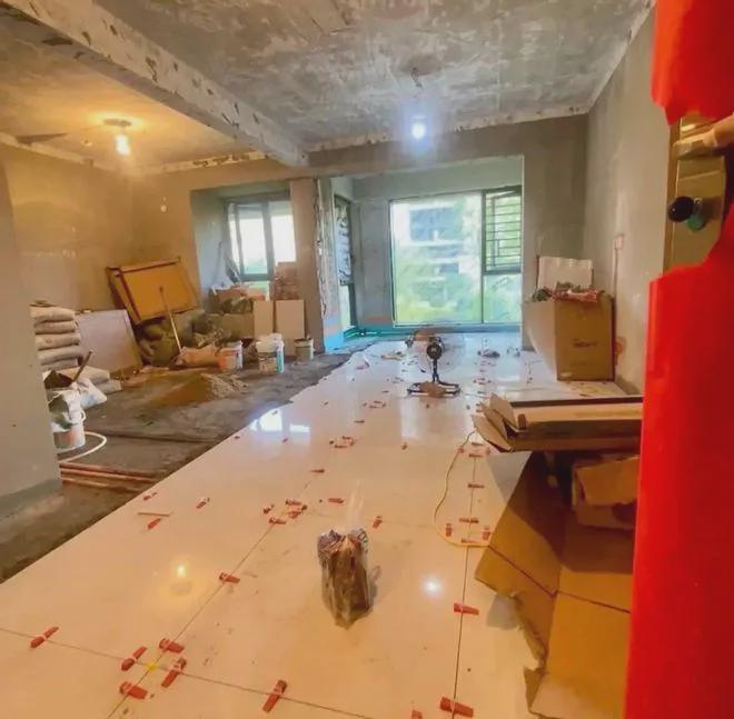 九游娱乐平台：越来越多人放弃“瓷砖地板”选择自流平？优势很明显比它们强(图3)