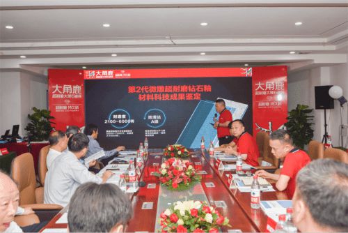 九游娱乐网站：大角鹿超耐磨技术全球领先引爆瓷砖界技术革命(图3)