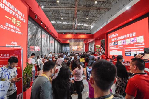 九游娱乐网站：大角鹿超耐磨技术全球领先引爆瓷砖界技术革命(图6)