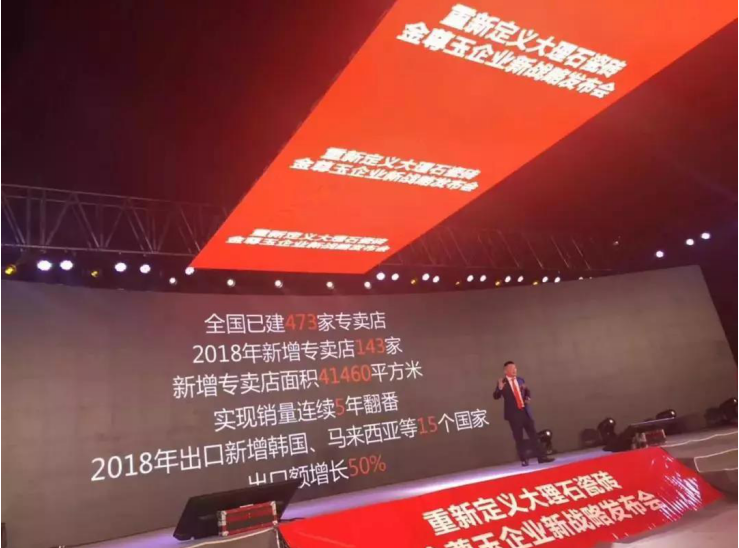 九游娱乐网站：大角鹿春节亮相40多个机场红红火火过大年(图5)