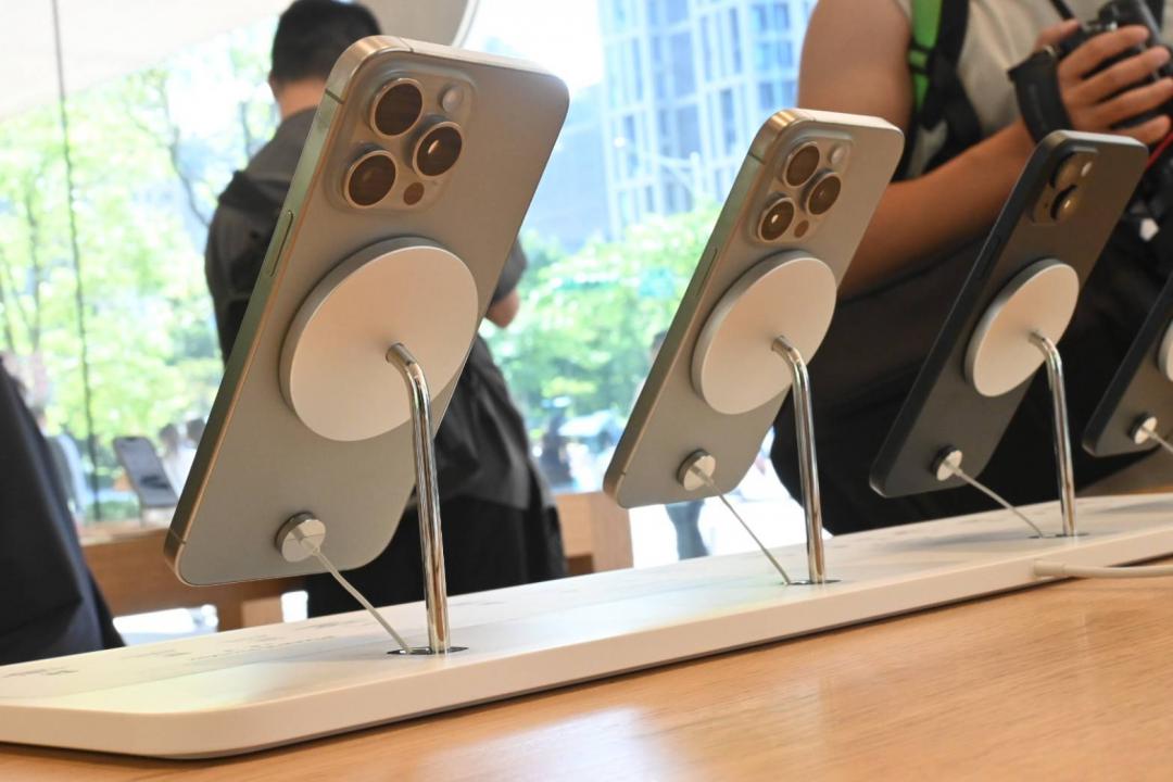 九游娱乐网站：苹果承认iPhone15Pro钛金属边框会短暂变色解法公开(图1)