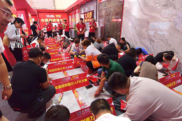 九游娱乐平台：大角鹿在淄博又火了！(图7)