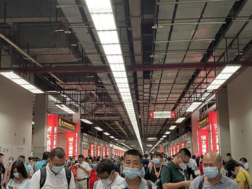 九游娱乐平台：大角鹿成为广州陶瓷工业展自创办35年来首·个参展瓷砖品牌(图2)