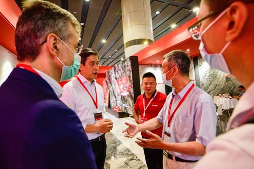 九游娱乐平台：大角鹿成为广州陶瓷工业展自创办35年来首·个参展瓷砖品牌(图4)