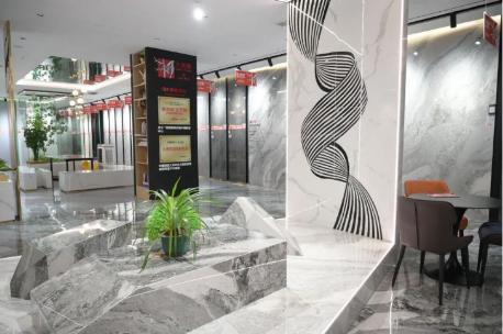 九游娱乐平台：专访大角鹿经销商：大角鹿超耐磨品质深入人心老客户转介绍率高(图2)