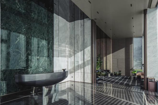 九游娱乐：抢先实探！保利的展示区又给江景豪宅打样板了！(图6)