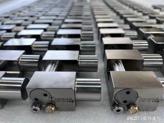 九游娱乐网站：导轨锁