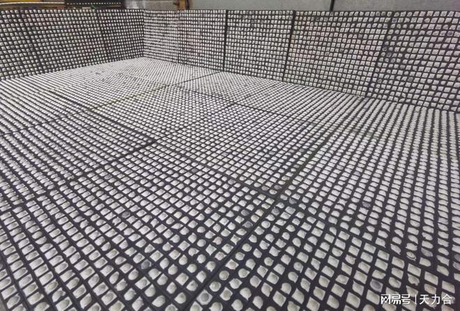 九游娱乐平台：三合一耐磨陶瓷衬板：郑州粘接新材料有限公司制造(图3)