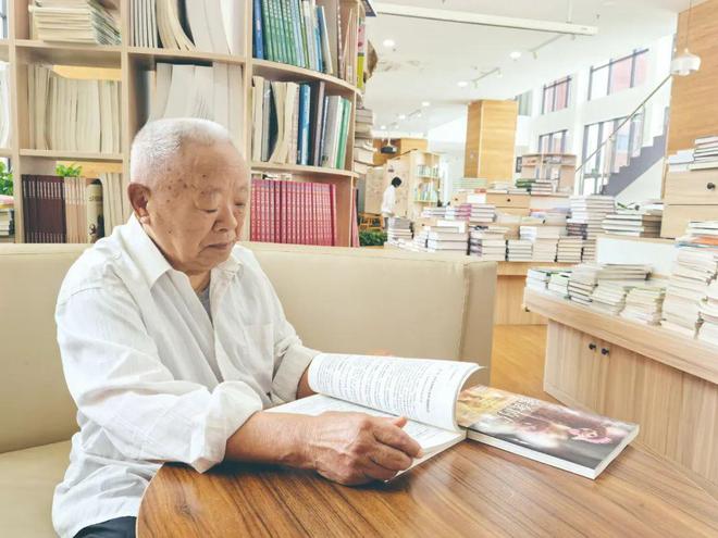 九游娱乐：庆祝第40个教师节！“大道师者”宣传展播活动⑥(图1)