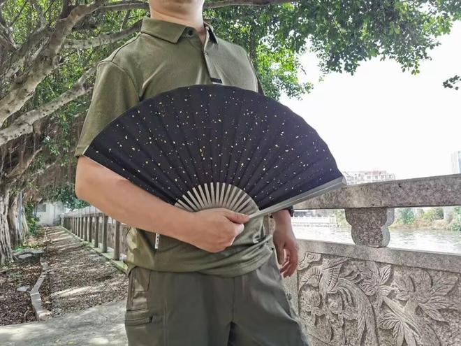 九游娱乐平台：清风徐徐是净是华也是风流：北斗作全钛无扇钉折扇(图19)