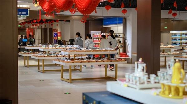 九游娱乐：成日用陶瓷企业认准的品牌群益色料持续占据市场高地(图1)