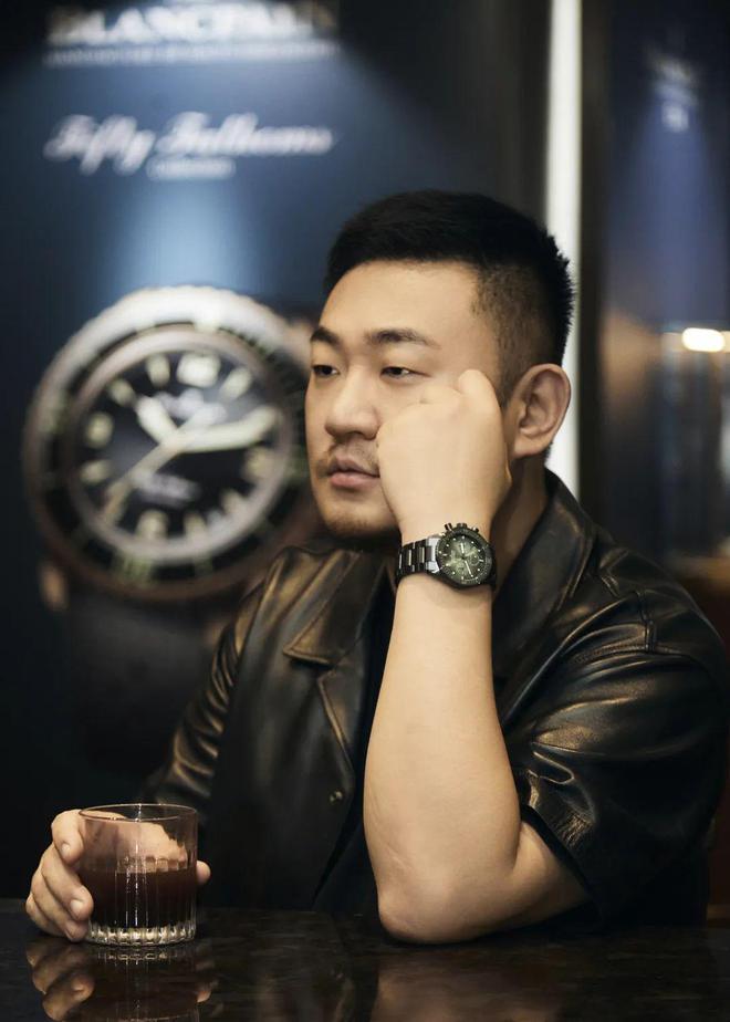 九游娱乐平台：在追求高精尖、信达雅的腕表界它靠一条表链征服世人。(图34)
