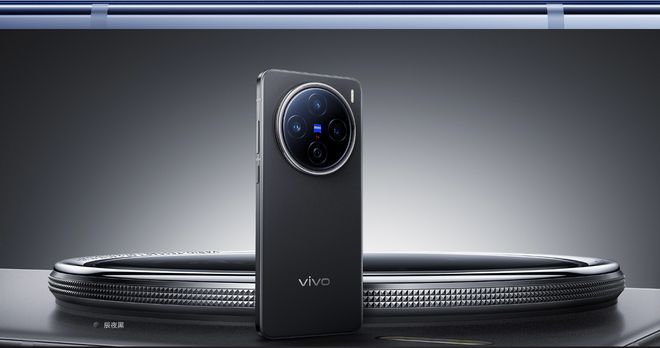 九游娱乐网站：华为Mate70「金丝银锦」火了！手机厂商开卷后盖材质(图6)