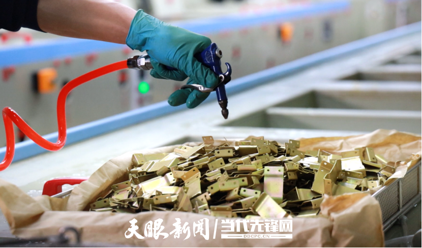 九游娱乐网站：为产业链“镀金”！贵阳贵安最大表处理产业园向“新”提速(图5)