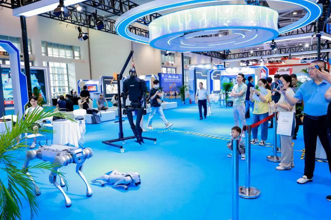 九游娱乐：投洽会数字经济展区哪些人形机器人惊艳了全场？(图6)
