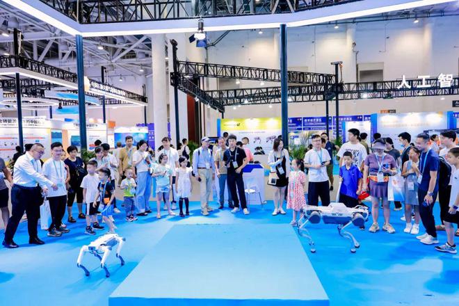 九游娱乐：投洽会数字经济展区哪些人形机器人惊艳了全场？(图11)