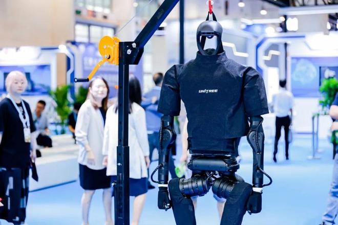 九游娱乐：投洽会数字经济展区哪些人形机器人惊艳了全场？(图7)