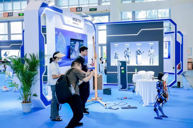 九游娱乐：投洽会数字经济展区哪些人形机器人惊艳了全场？(图14)