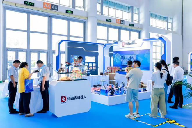 九游娱乐：投洽会数字经济展区哪些人形机器人惊艳了全场？(图23)