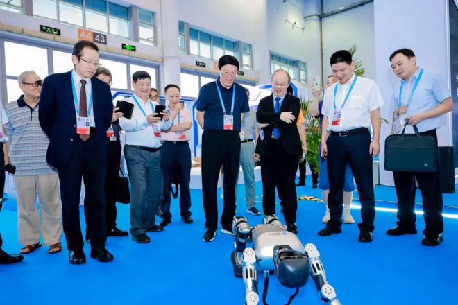 九游娱乐：投洽会数字经济展区哪些人形机器人惊艳了全场？(图21)