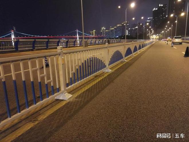 九游娱乐平台：百速护栏：重庆乡村公路道路护栏成为各大服务商家的竟争市场热地(图4)