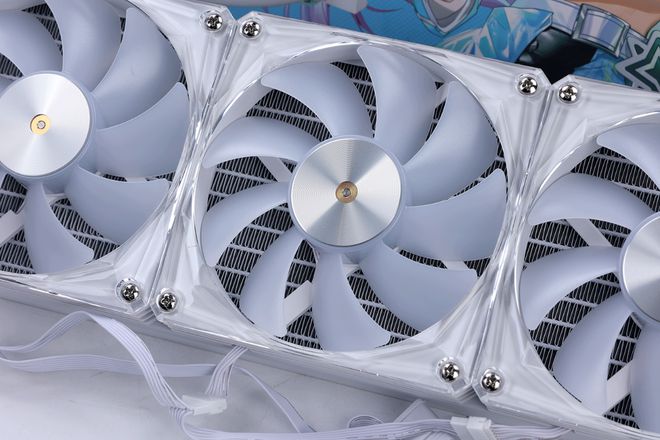 九游娱乐平台：全核58G功耗300W的14700K用啥散热？带屏影驰星曜G360水冷实测(图4)
